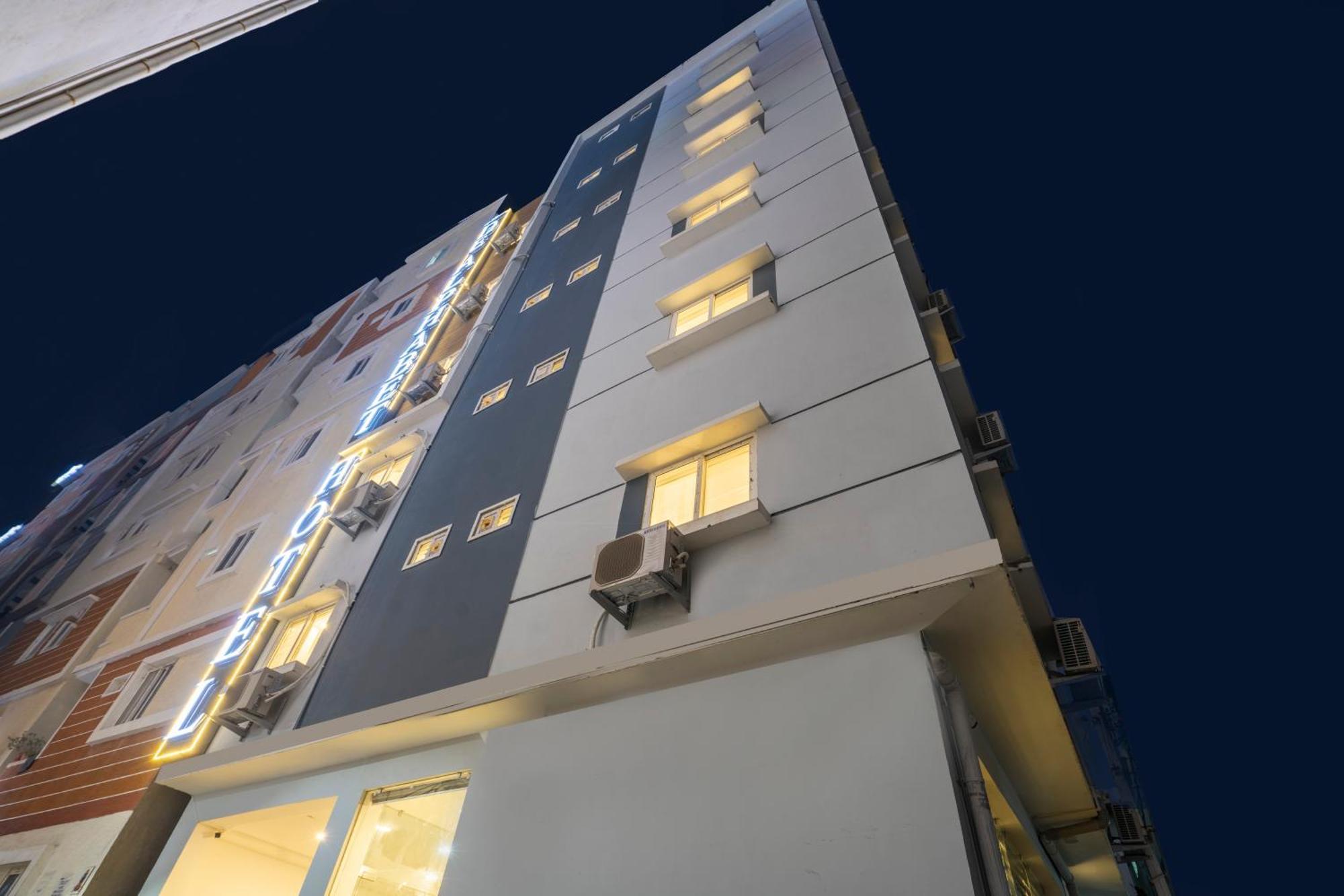 Treebo De Alphabet Gachibowli Otel Haydarabad Dış mekan fotoğraf