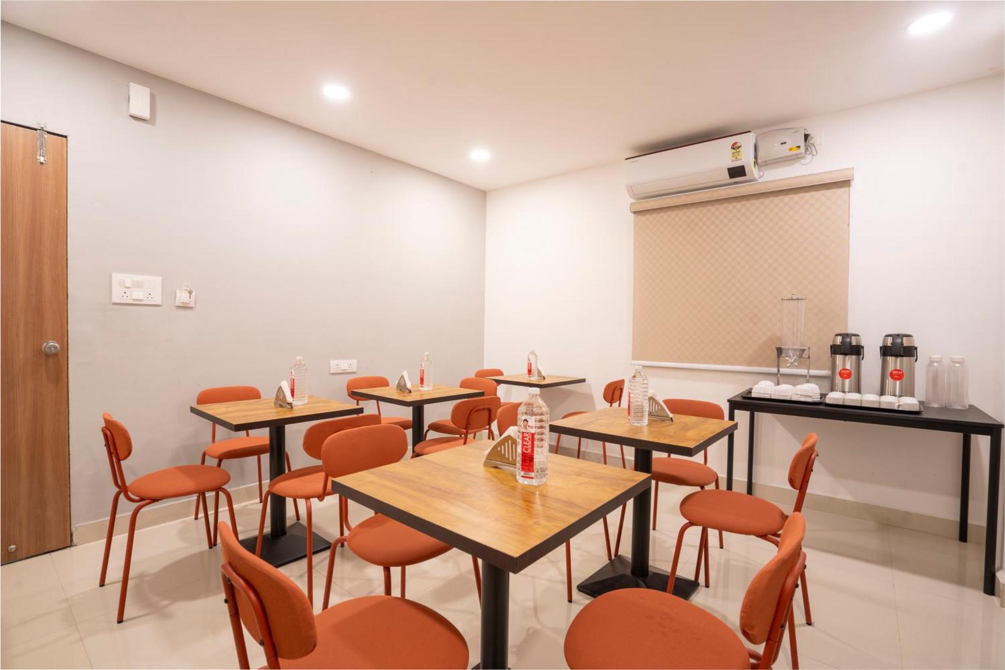 Treebo De Alphabet Gachibowli Otel Haydarabad Dış mekan fotoğraf