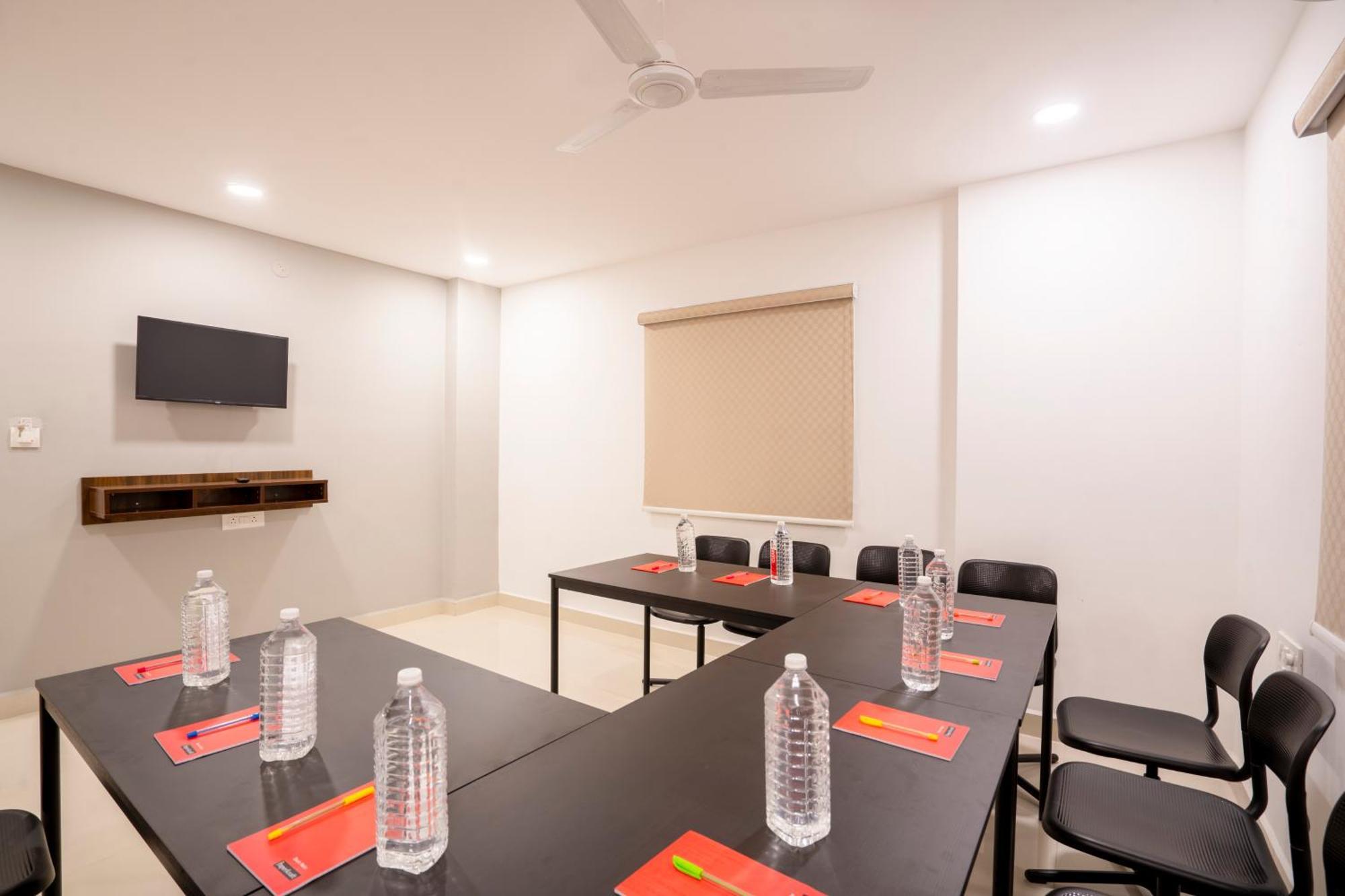 Treebo De Alphabet Gachibowli Otel Haydarabad Dış mekan fotoğraf