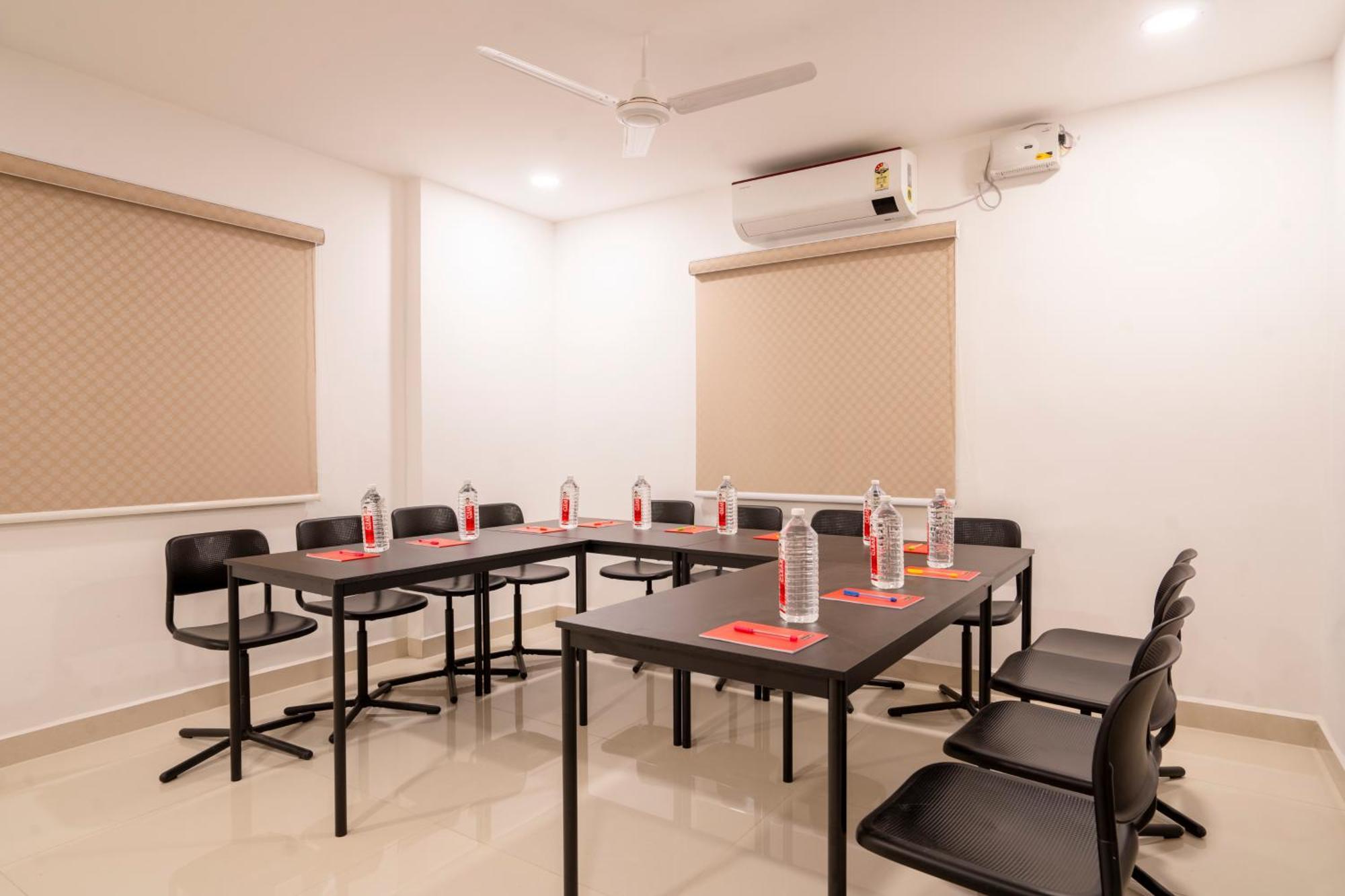 Treebo De Alphabet Gachibowli Otel Haydarabad Dış mekan fotoğraf