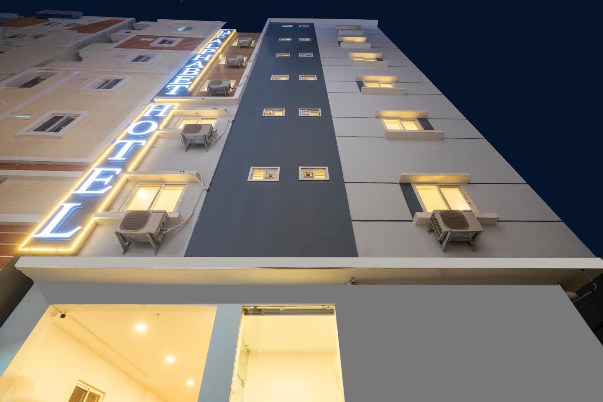 Treebo De Alphabet Gachibowli Otel Haydarabad Dış mekan fotoğraf