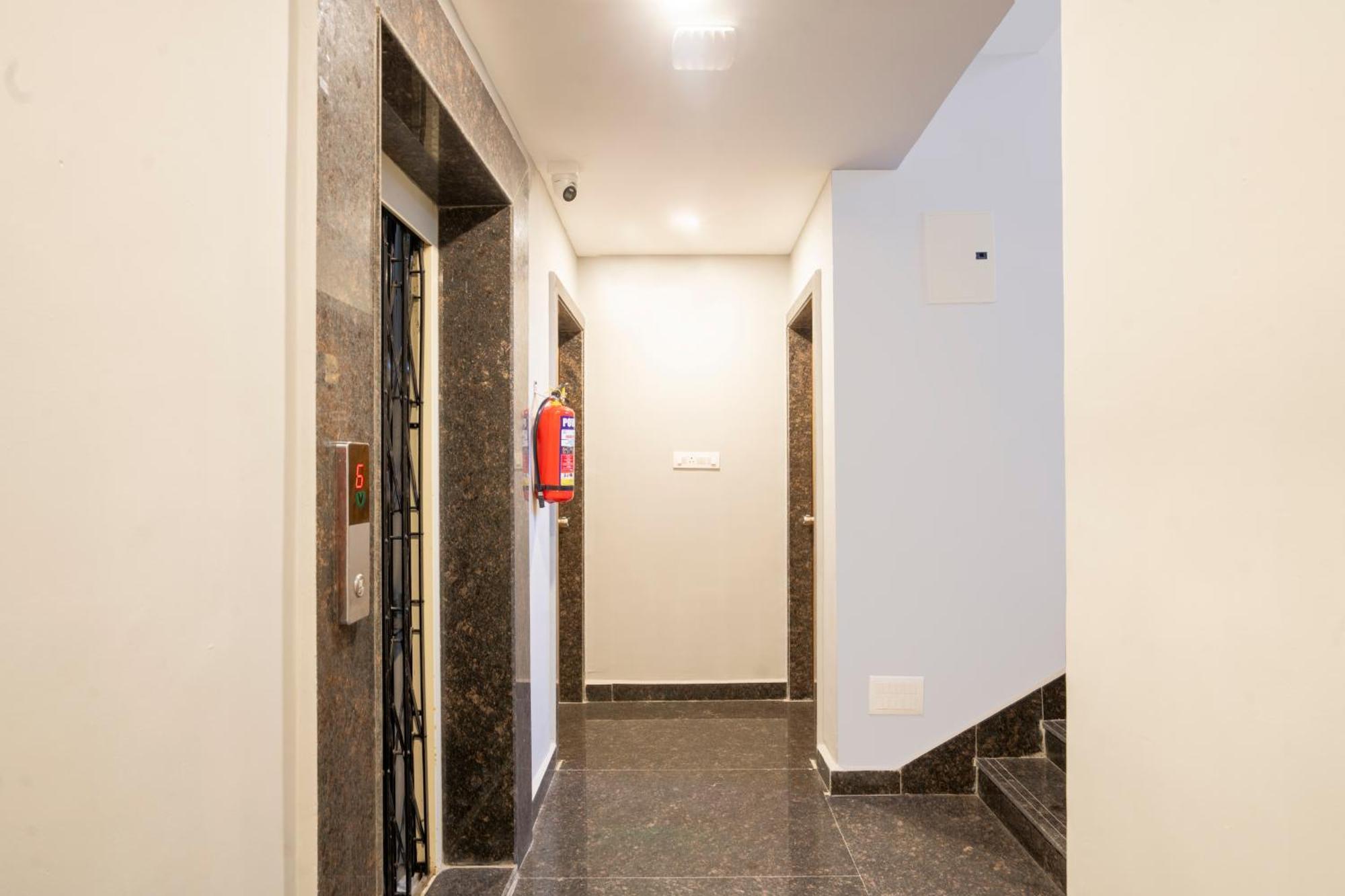 Treebo De Alphabet Gachibowli Otel Haydarabad Dış mekan fotoğraf