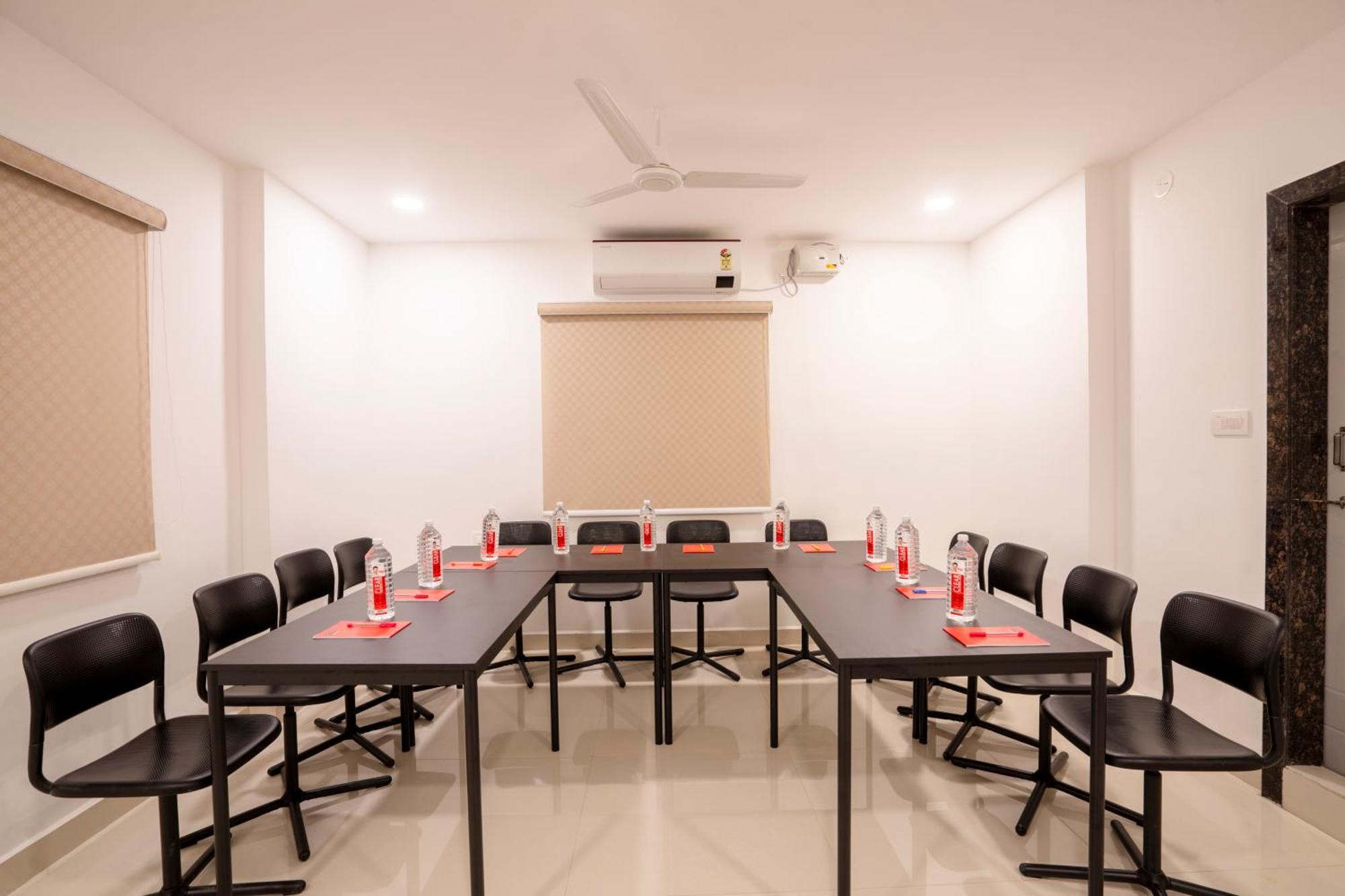 Treebo De Alphabet Gachibowli Otel Haydarabad Dış mekan fotoğraf