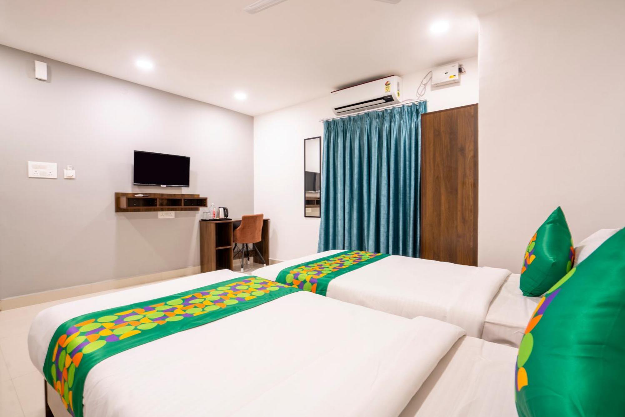 Treebo De Alphabet Gachibowli Otel Haydarabad Dış mekan fotoğraf
