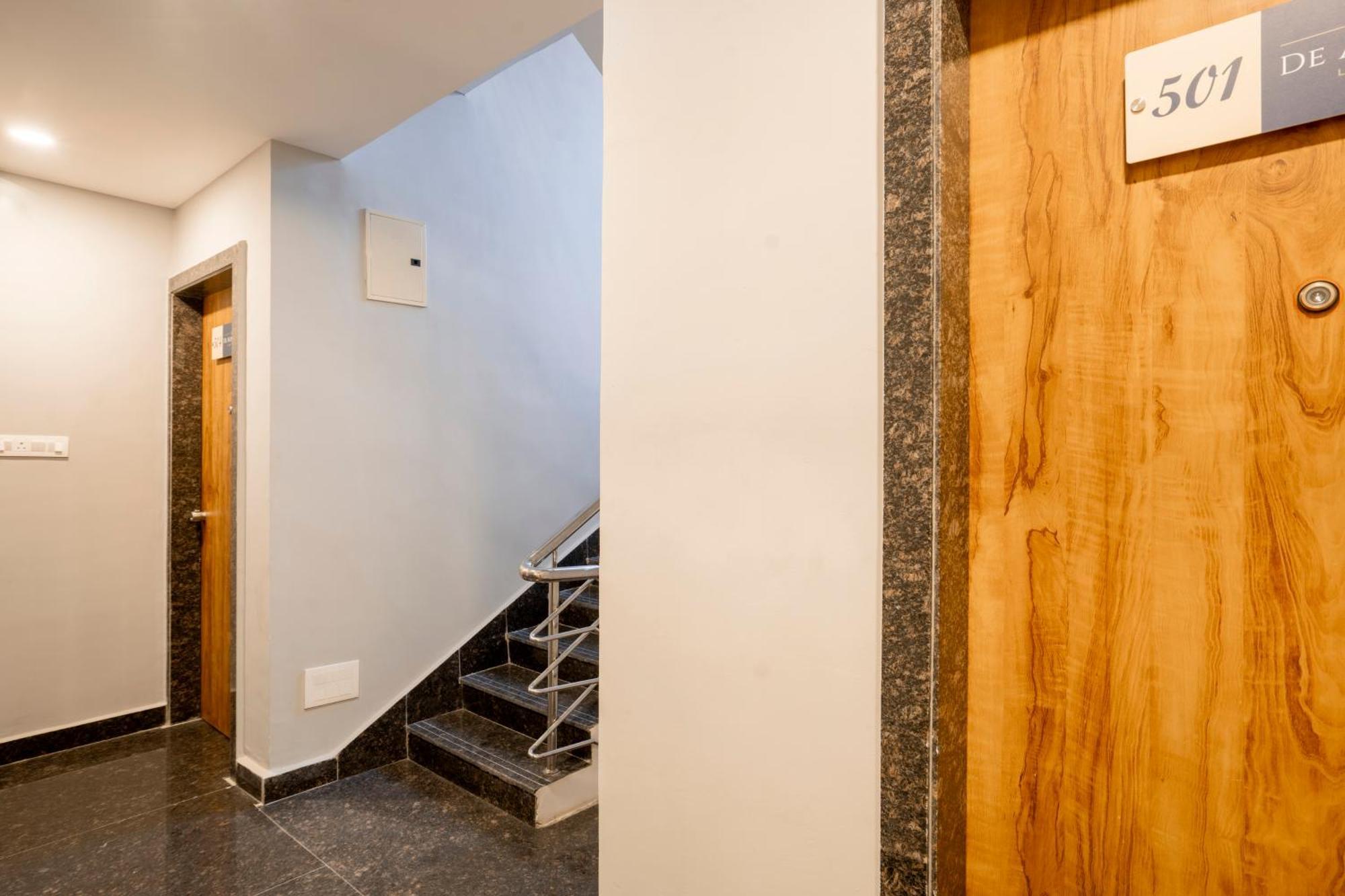 Treebo De Alphabet Gachibowli Otel Haydarabad Dış mekan fotoğraf
