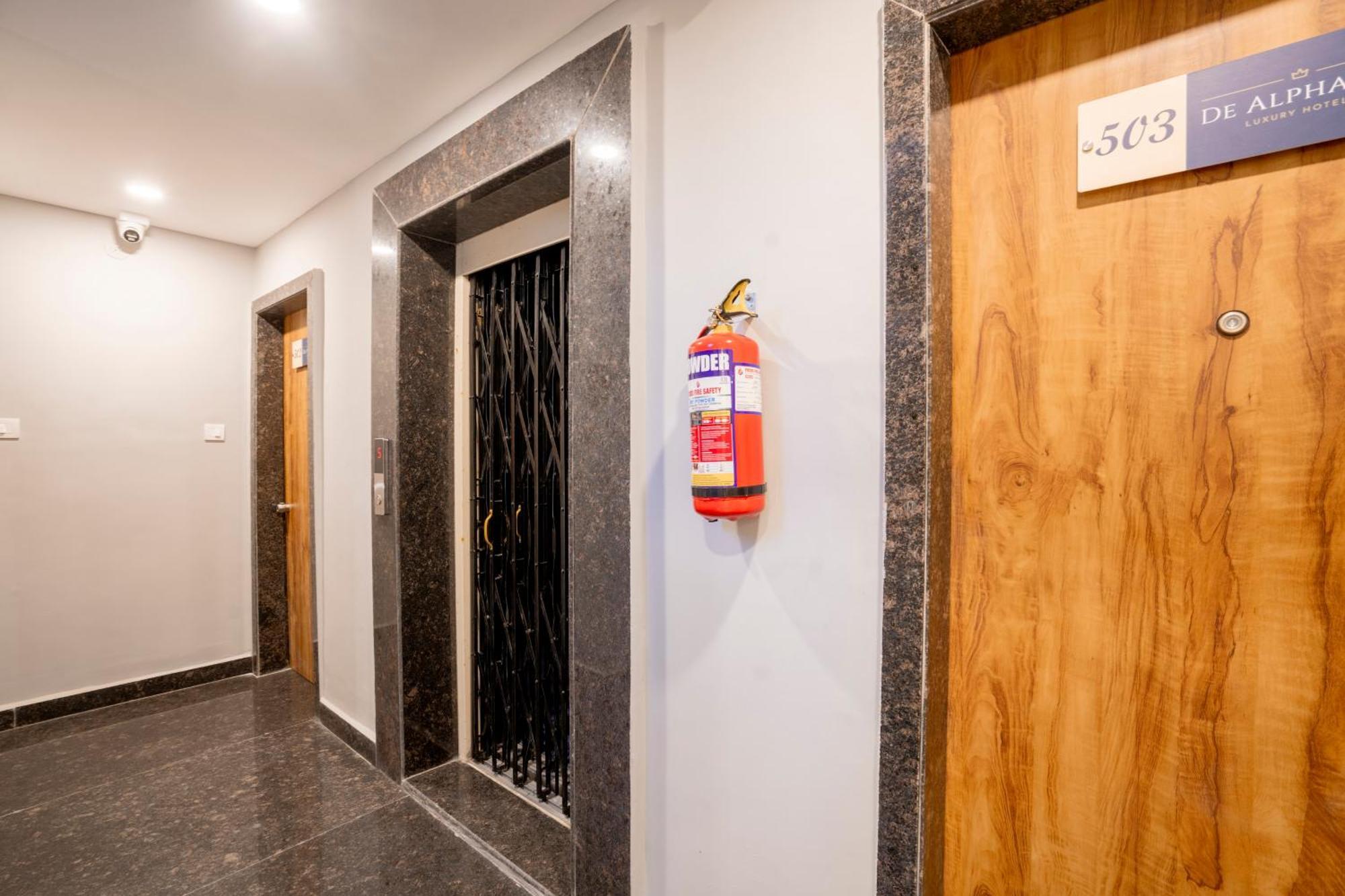 Treebo De Alphabet Gachibowli Otel Haydarabad Dış mekan fotoğraf