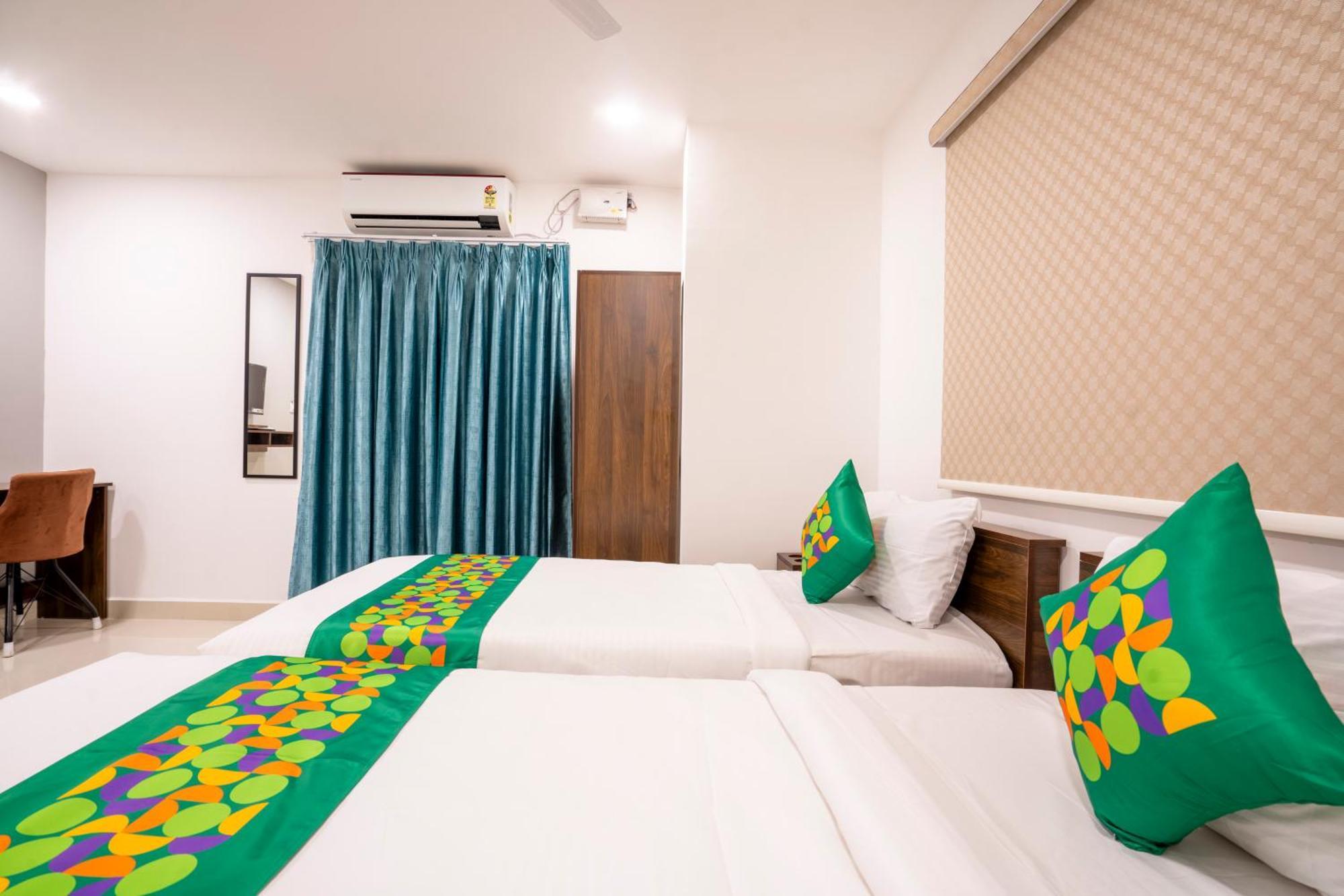 Treebo De Alphabet Gachibowli Otel Haydarabad Dış mekan fotoğraf