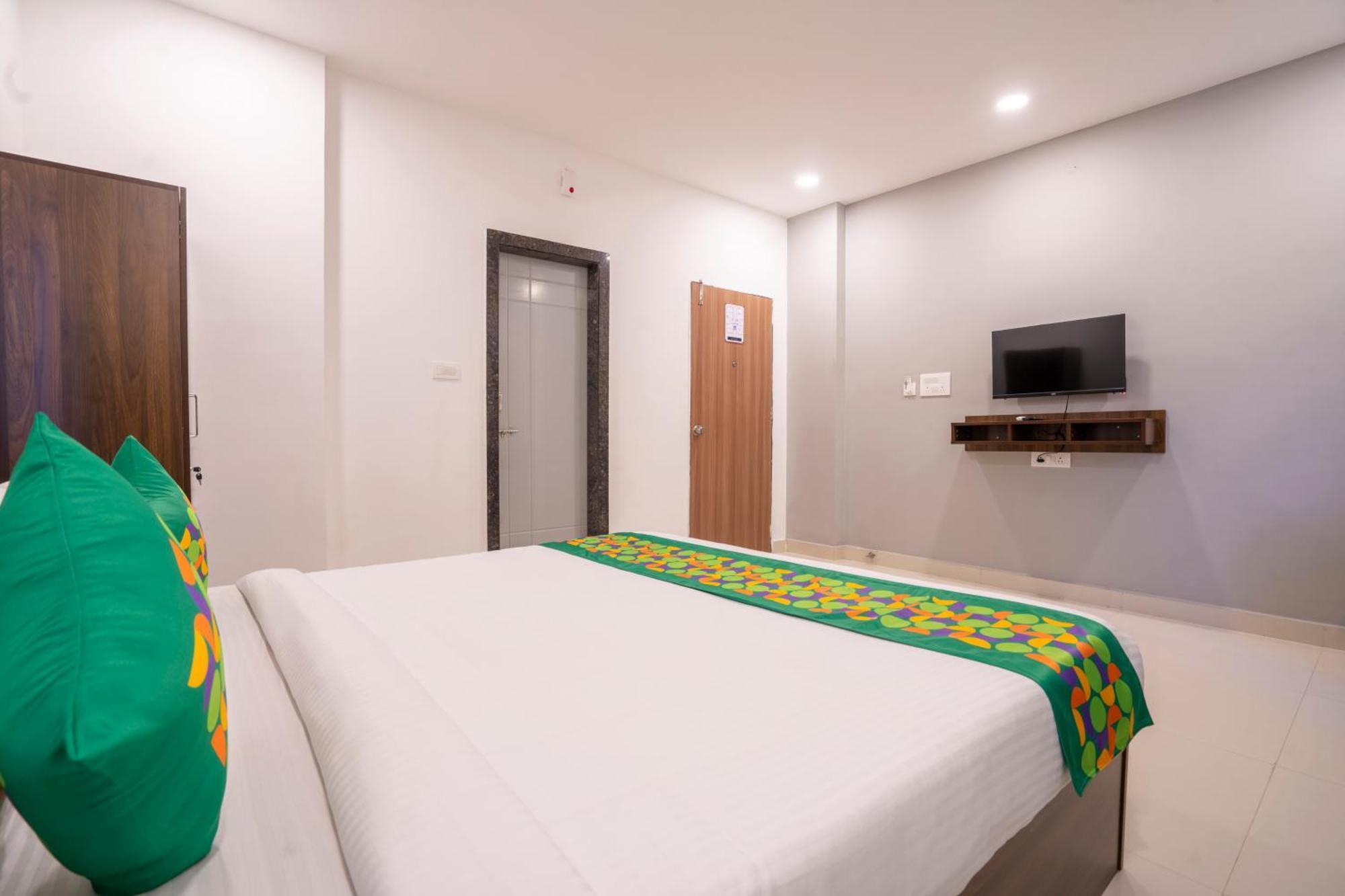 Treebo De Alphabet Gachibowli Otel Haydarabad Dış mekan fotoğraf